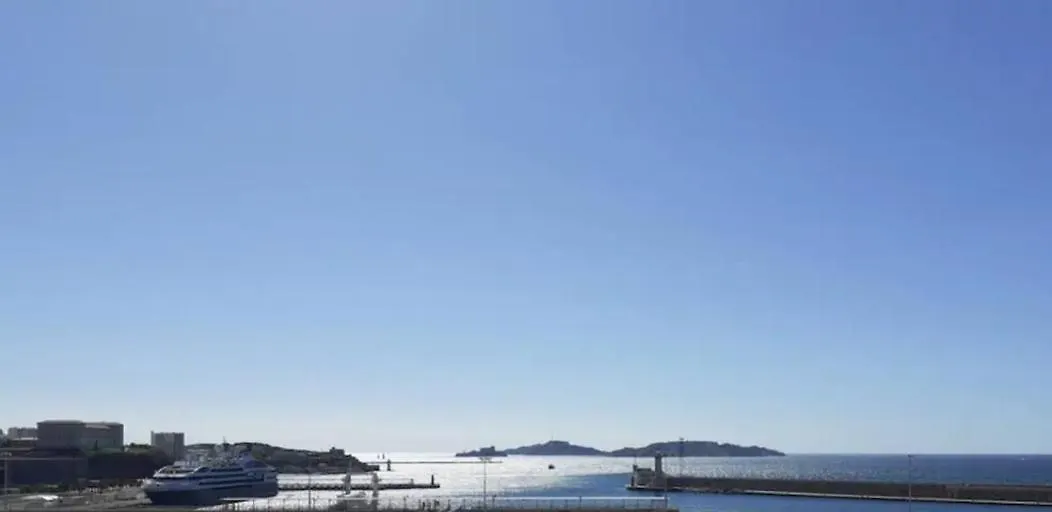 T2 Vue Mer Au Pied De La Major Marseille